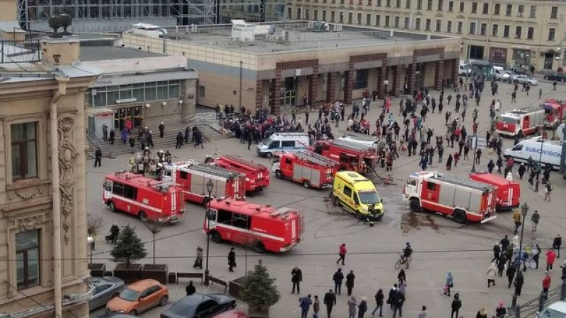 Ужасът в Санкт Петербург няма край! Затвориха станция "Сенная площадь" заради сигнал за бомба (СНИМКА)