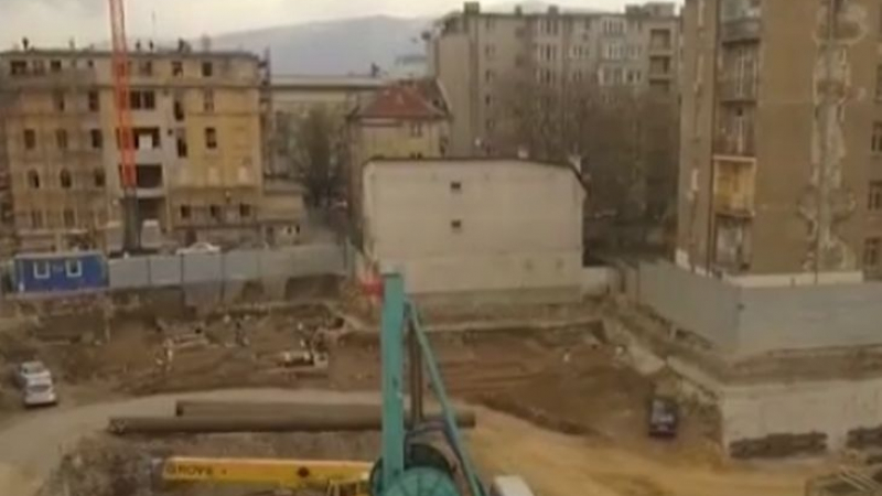 Спряха строежа на хотел "Хаят" в София, работниците се натъкнали на скелети (ВИДЕО)