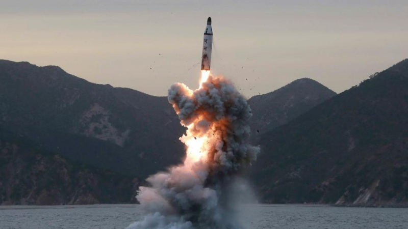 Северна Корея продължава да ходи по нервите на цял свят, изстреля нова ракета (ВИДЕО)