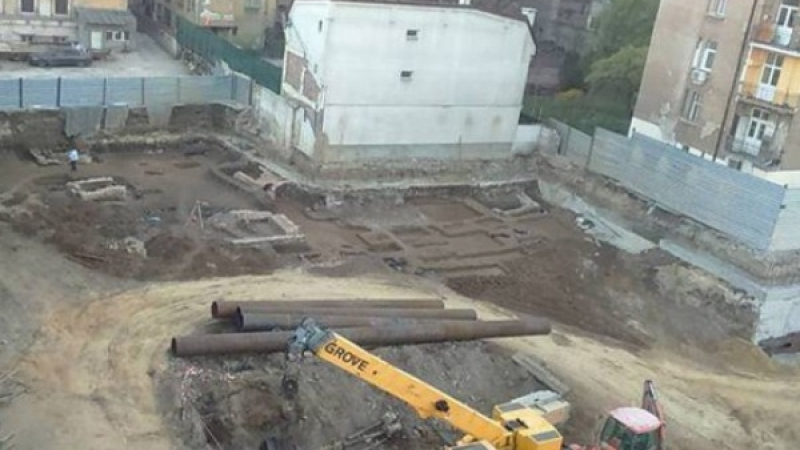 Разбулва се тайната за скелетите, открити в основите на бъдещия американски хотел "Хаят" в София