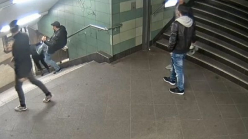 Германската прокуратура разследва изрода Светослав, който ритна жена в метрото, по 3 други обвинения! 