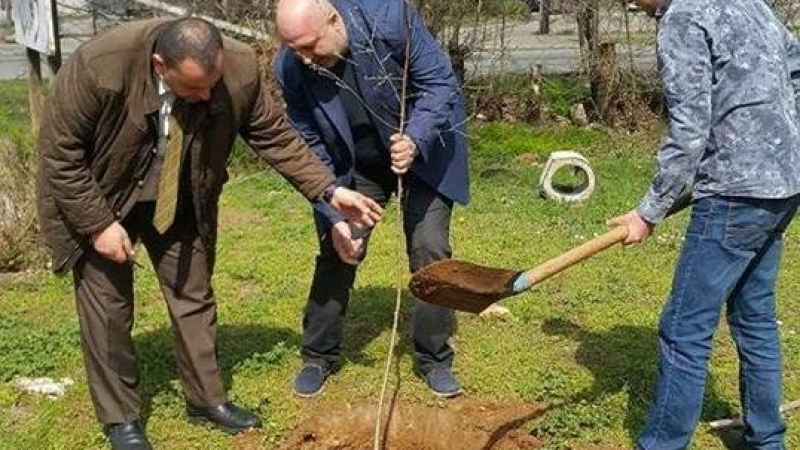 Кметът на Малко Търново стана дядо, ето какво посвети на първородния си внук (СНИМКА)