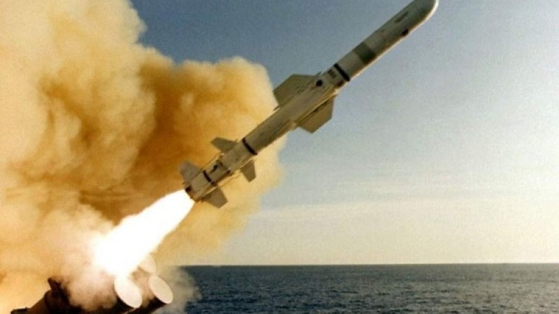 Мощна наказателна акция: САЩ засипаха с ракети сирийска база! (КАРТА) 
