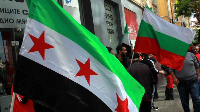 Сирийците у нас излязоха на мълчалив протест