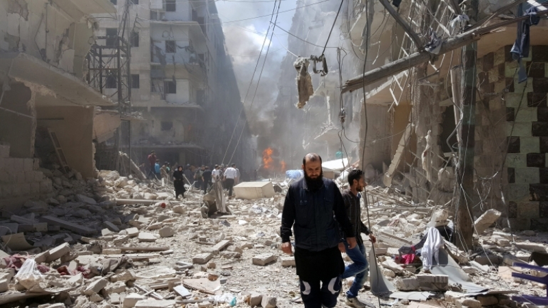 Ужасът в Сирия няма край! Пак удариха град Хан Шейхун, но този път по въздух