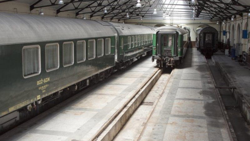 Специалист от БДЖ повдигна завесата около правителствения влак "Витоша експрес", произведен по поръчка на Тато (СНИМКИ) 