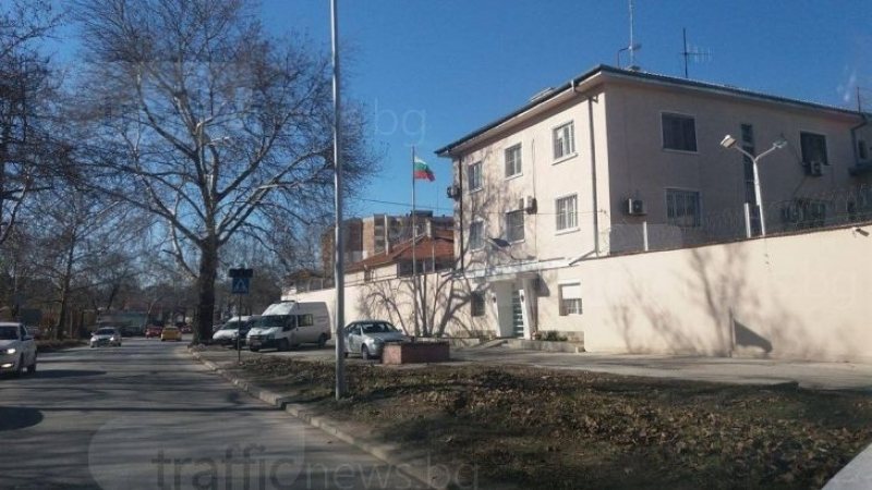 Невиждан тараш в пловдивския зандан! Събличат затворници голи, търсят телефон на брокер на гласове