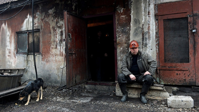 Порошенко се засили да конфискува добитите въглища в Донбас  