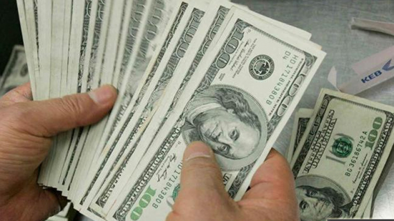 Доларът губи позиции заради геополитическото напрежение