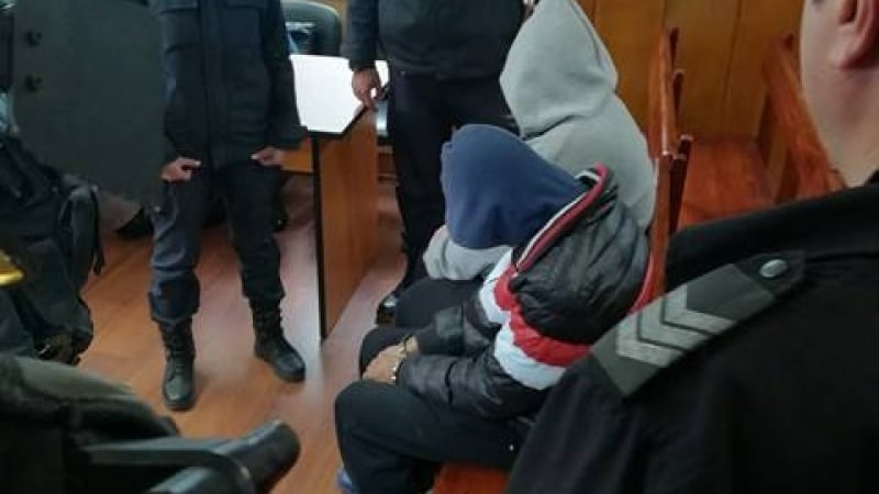 Виж първи СНИМКИ на задържаните за убийството на таксиджия във Варненско