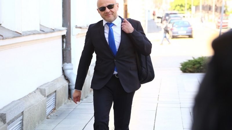 Дончев: Ремонтът на НДК за целите на Българското председателство сериозно закъснява