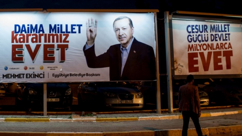 След месеци на "да" и "не" агитация, светът се готви за решаващото допитване до народа в Турция