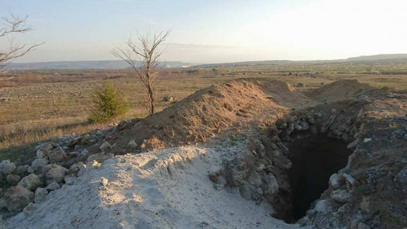 Варненка беснее: Ето какво става на уникалните Побити камъни в момента (СНИМКИ)