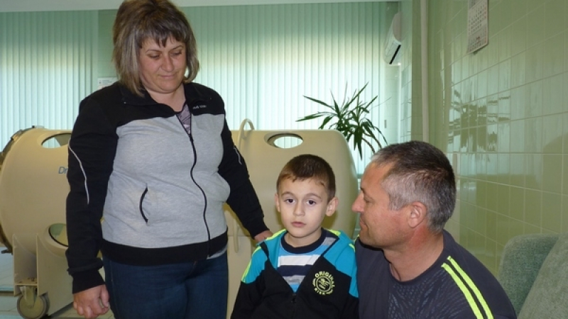 Великденско чудо: 5-годишният Михаил проговори след лечение в барокамерата на УМБАЛ Бургас