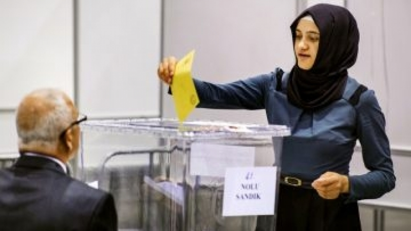 Наблюдатели от ОССЕ следят гласуването в Турция