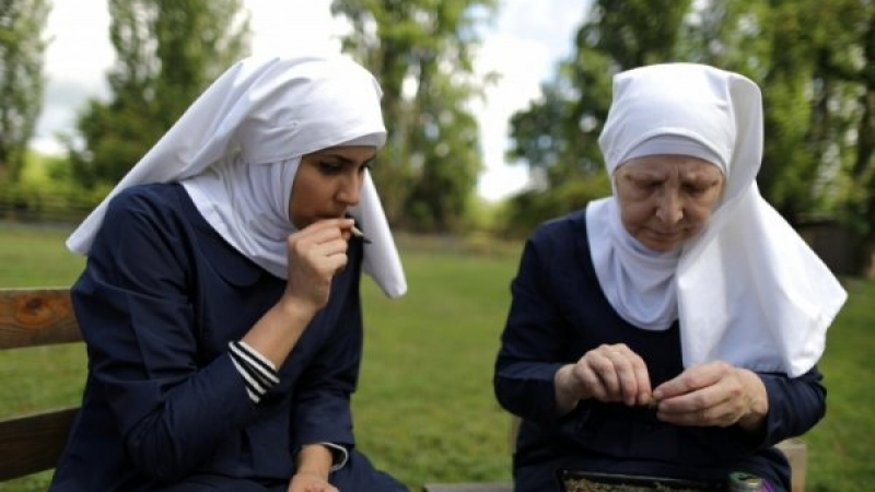 Монахини проповядват изцеление с марихуана, произвеждат и продават трева (СНИМКИ)