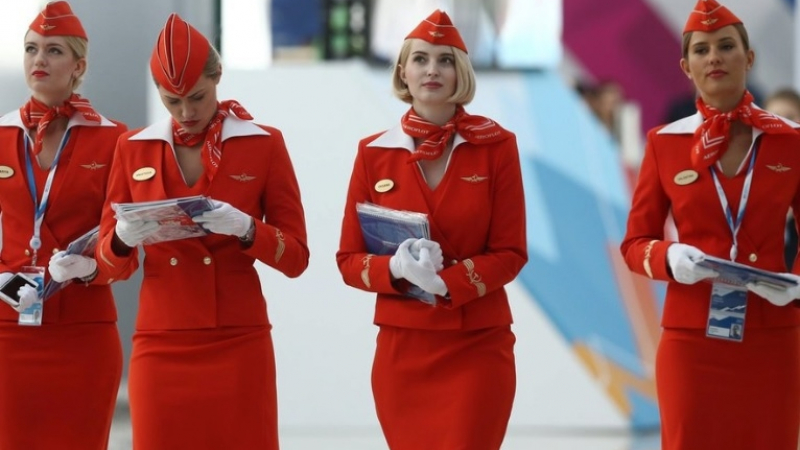 „Виновна ли съм, че имам големи гърди?!” Руски стюардеси съдят Аерофлот заради дискриминация