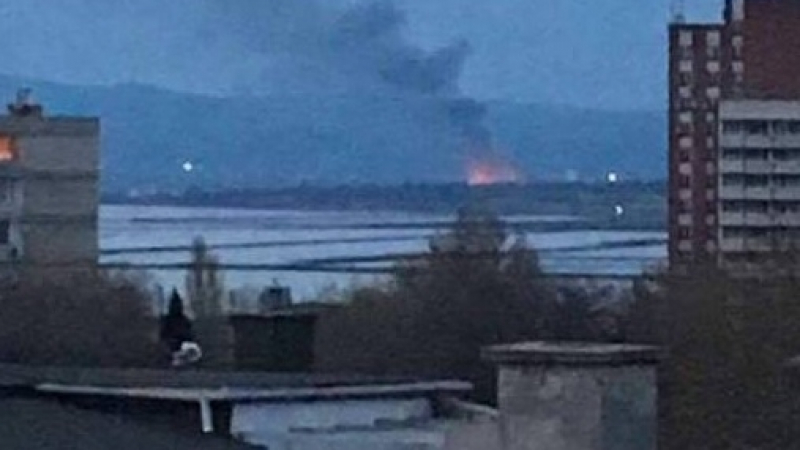 От последните минути! Огромен пожар се разрази край Бургас, пламъците се виждат от километри 