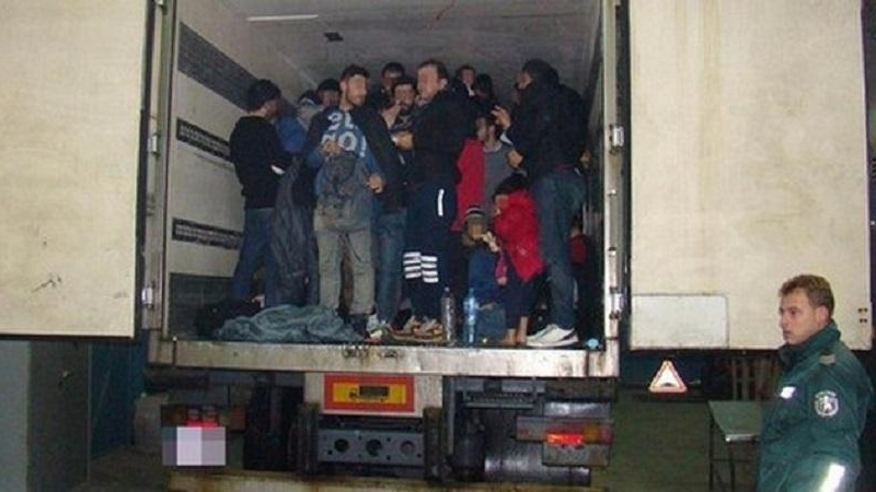 Турски граничари спипаха 21 мигранти при опит да влязат в България