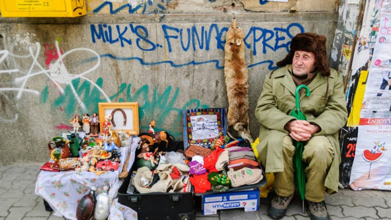Дядо разпродава личните си вещи от глад в София, той и жена му живеят с 250 лева на месец