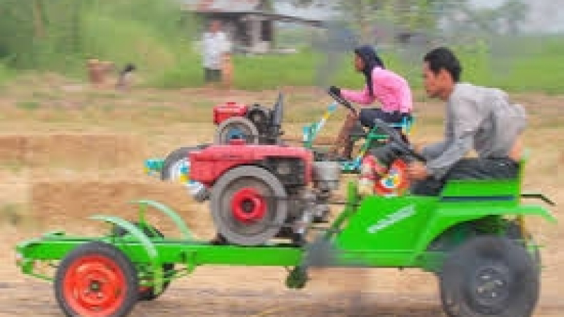 Необичайно състезание в Тайланд с мощна техника (ВИДЕО)