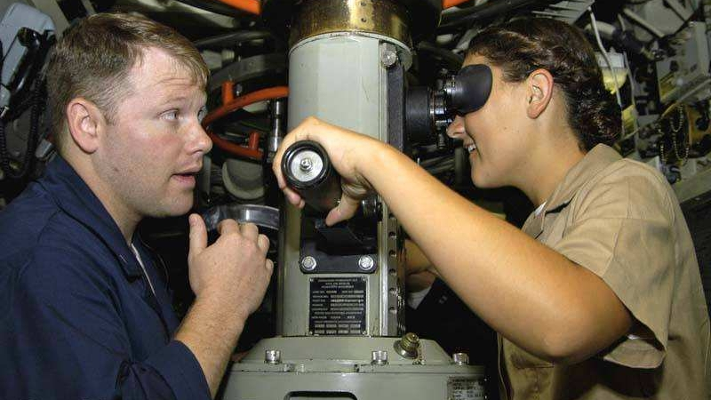 В САЩ адаптират атомните подводници за жените в екипажа