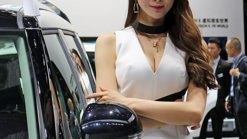 Красиви жени и божествени коли – най-доброто от шанхайския автосалон (СНИМКИ)