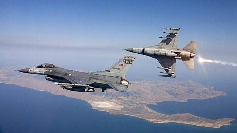 Ekathimerini: Турски F-16 и тактически самолет CN-235 отново нахлуха в гръцкото небе