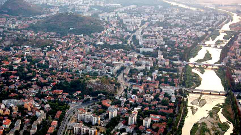 Нови данни: Пловдив категорично е втори по население след София, 5 града са се стопили под 1000 души 