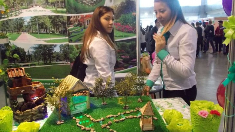 Ученици показват модерен бизнес на панаира „Млад предприемач“ в Пловдив