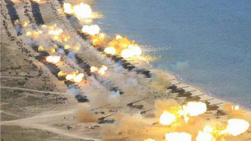 Вижте как Ким се подготвя за война! Зрелищни КАДРИ от най-големите артилерийски учения в Северна Корея (СНИМКИ/ВИДЕО)