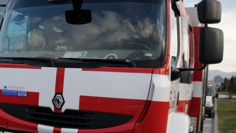 7 пожарни и 35 огнеборци овладяха огнения ад в Марикостиново