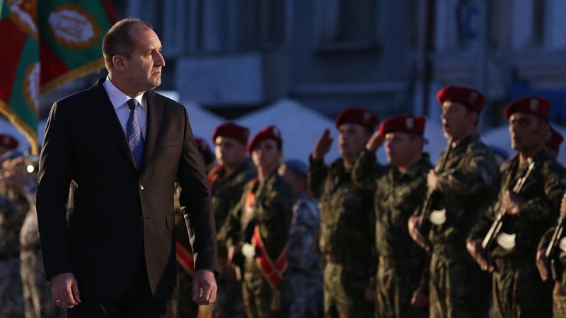 Президентът Радев отиде в Панагюрище и заговори за въстание, луди глави и нова България (СНИМКИ)