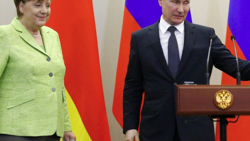Ключовата среща Путин-Меркел приключи! Отпадат ли антируските санкции? (СНИМКИ/ВИДЕО)