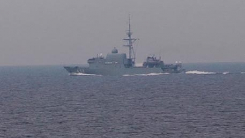 Стана много опасно! Кораб на НАТО препречи пътя на руска фрегата (ВИДЕО)
