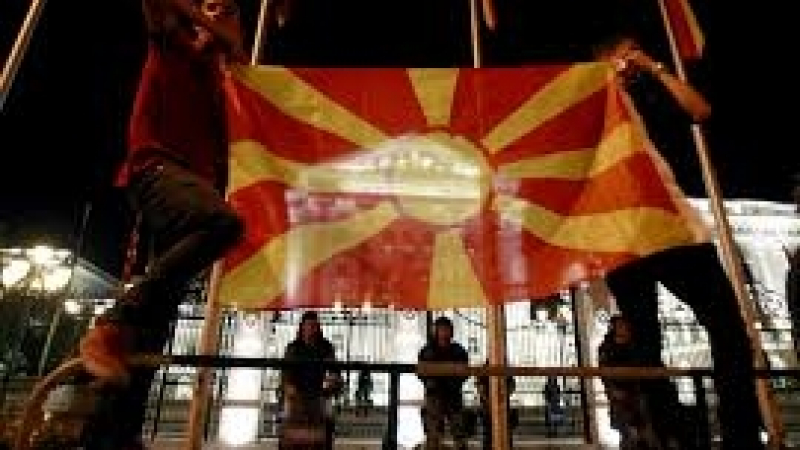 Бомба в македонския парламент, ето какво става