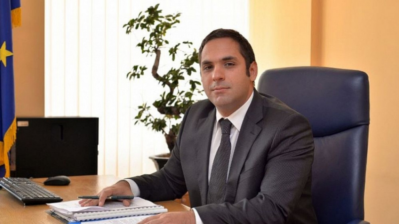 Кой е Eмил Караниколов - министър на икономиката