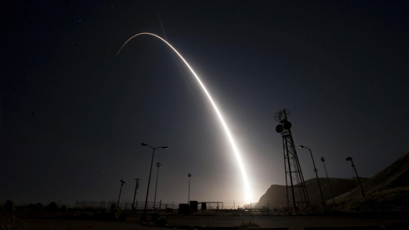 САЩ изстреляха трансконтинентална балистична ракета по посока на Северна Корея