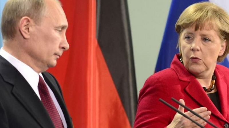 Меркел пристигна в Москва, с Путин ще...