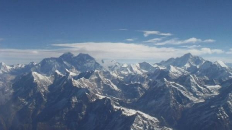 Най-възрастният алпинист в света почина при опит да покори Еверест на 85 години