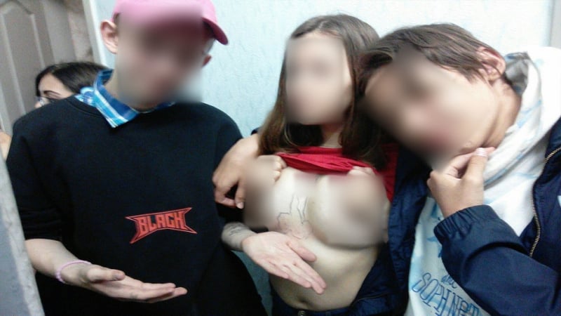 Ученичка осъмна с пенис между гърдите след пиянски купон (ВИДЕО 18+)