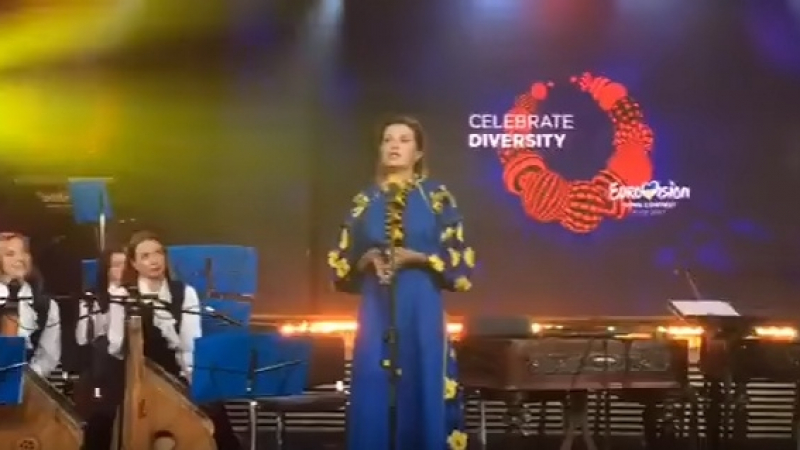 В социалните мрежи осмяха изказване на жената на Порошенко на церемонията за "Евровизия"