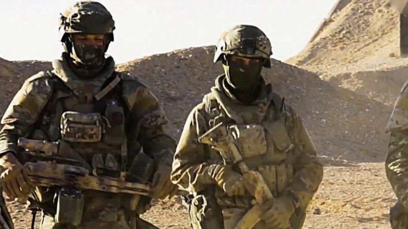 „Спецназът от СССР” всява ужас в членовете на ИДИЛ до Палмира! Пустинята е обсипана с отрязаните им глави (СНИМКИ 21+) 