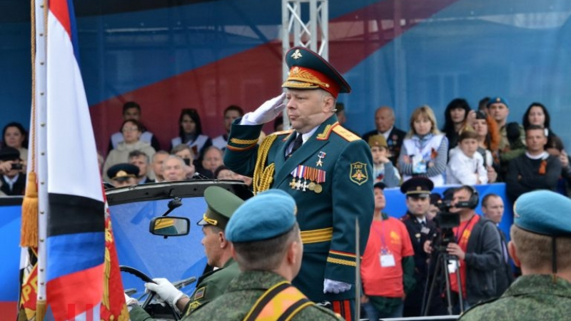 В Донецк започна Парадът на победата (НА ЖИВО)