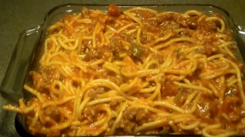 Италианско изкушение! Спагети на фурна с бекон и кашкавал  