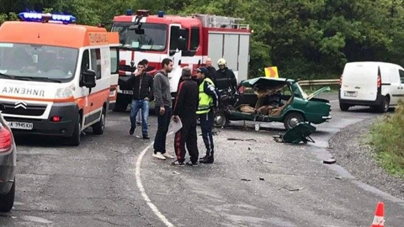 Извънредно в БЛИЦ! Мъж загина при зверска катастрофа на пътя Пловдив - Карлово