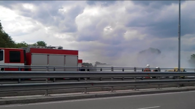 Кола се самозапали в движение на моста в Пловдив