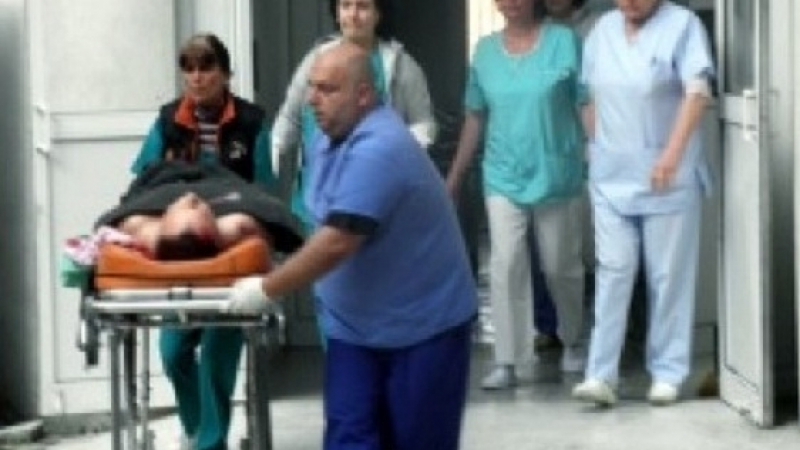 Ново зверство в училище! Десетокласник е в болницата в тежко състояние след побой във физкултурния салон 