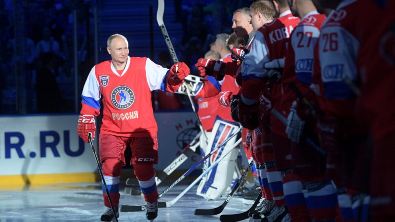 Звездно хокейно зрелище с Путин в главната роля! Руският президент падна лошо на леда, но заби 7 шайби (СНИМКИ/ВИДЕО)
