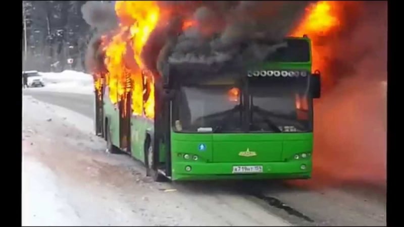 Огнен ад пътя: Автобус с над 30 деца се запали на път за Боровец! 